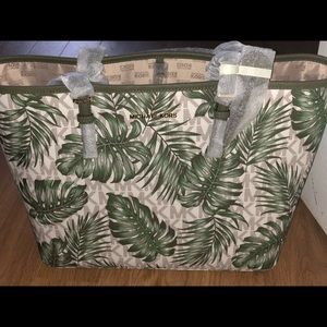 Authentic MIchael kors leaf jet set bag